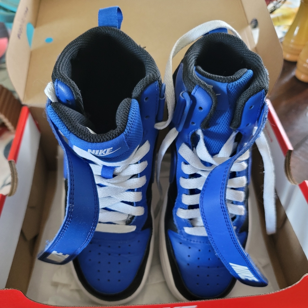 Youth Nike high tops -Worn Once!-